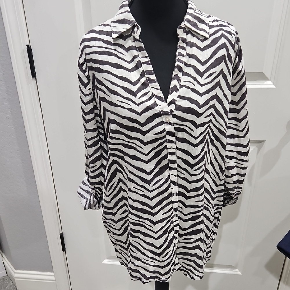 Tahari Black and White Linen Shirt